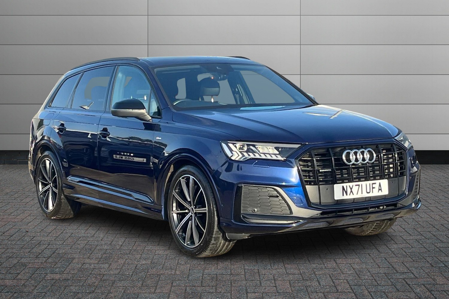 Main listing image - Audi Q7