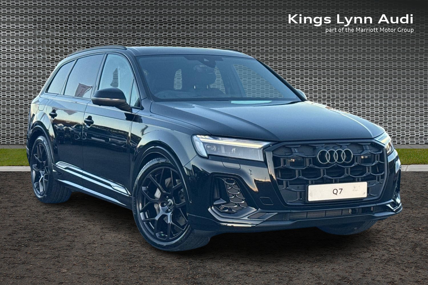 Main listing image - Audi Q7