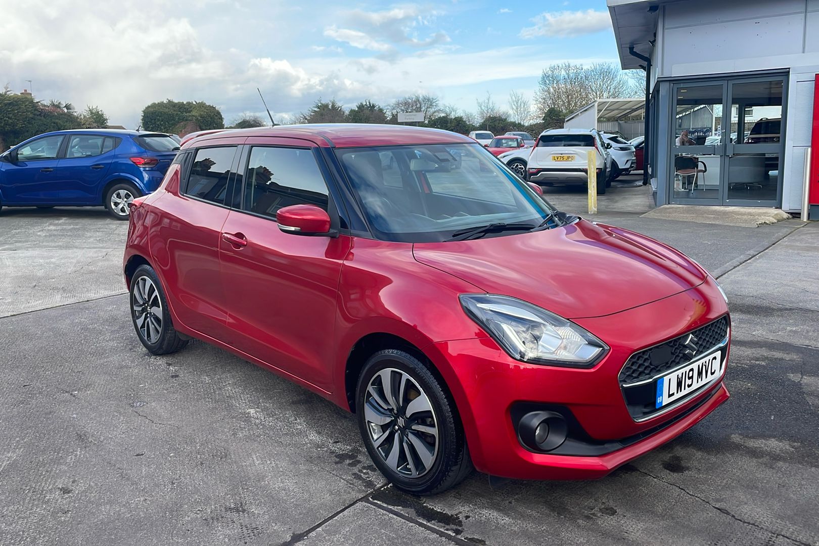 Main listing image - Suzuki Swift