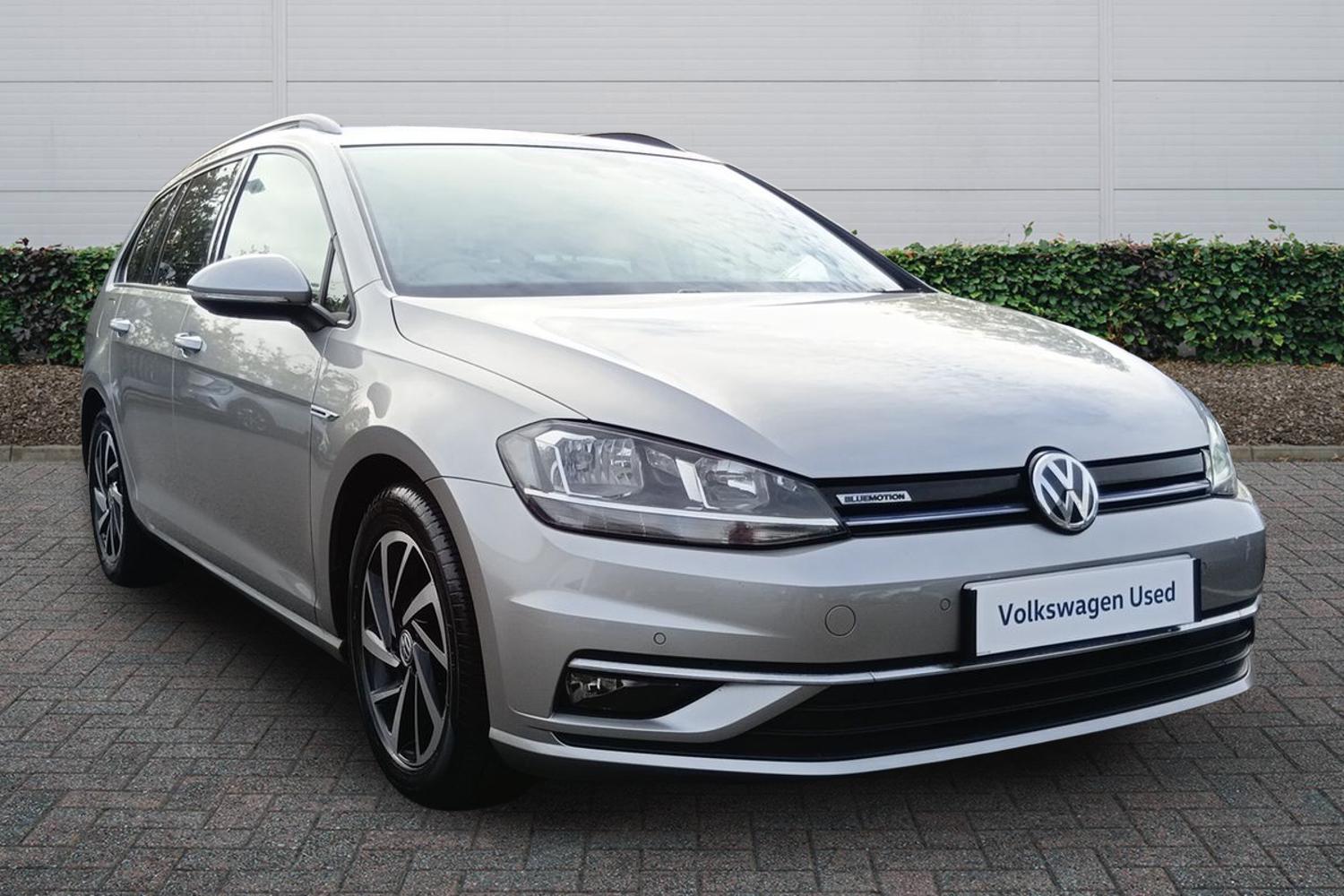 Main listing image - Volkswagen Golf
