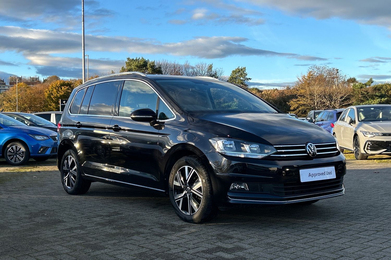 Main listing image - Volkswagen Touran