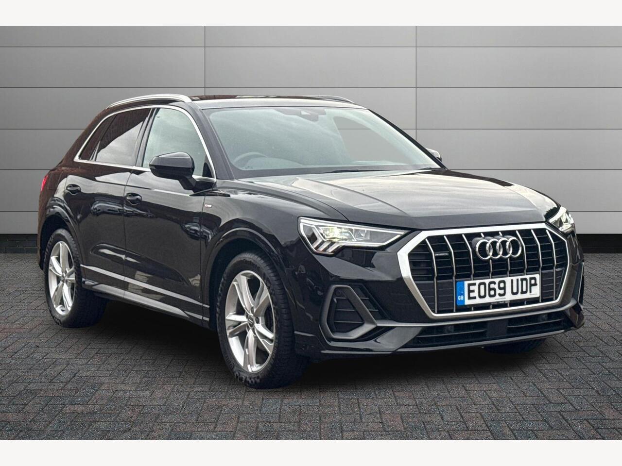 Main listing image - Audi Q3