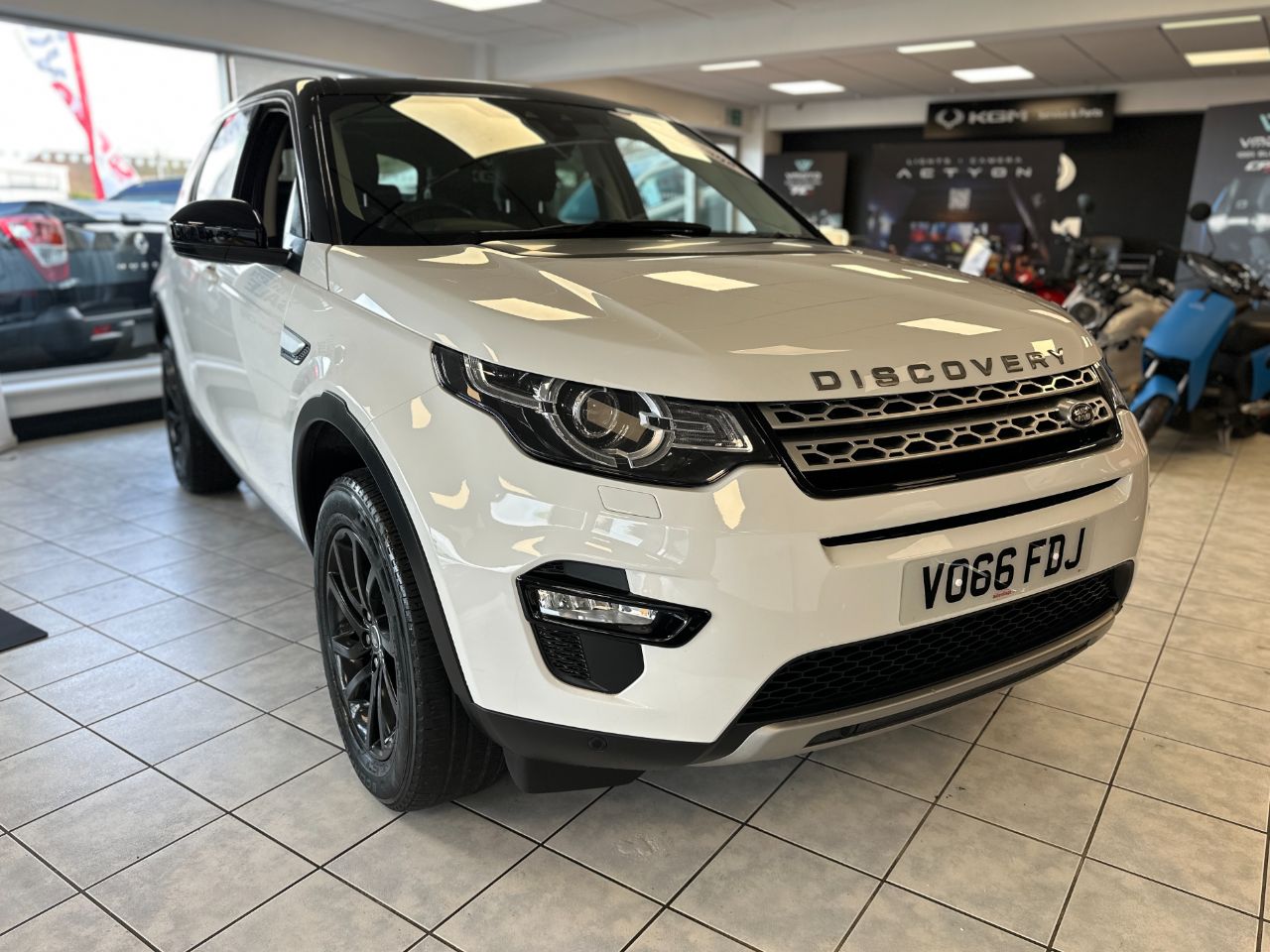 Main listing image - Land Rover Discovery Sport