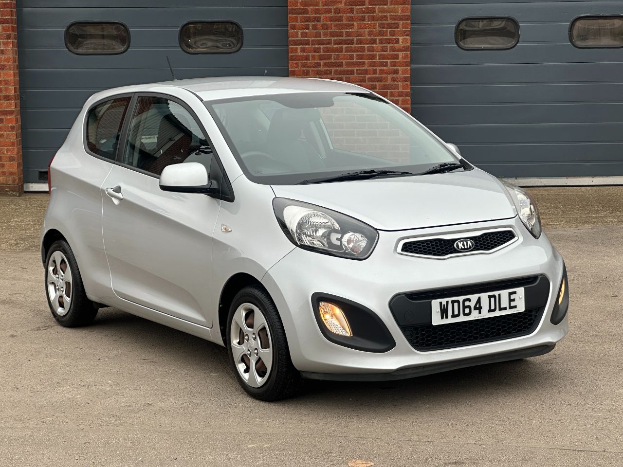 Main listing image - Kia Picanto