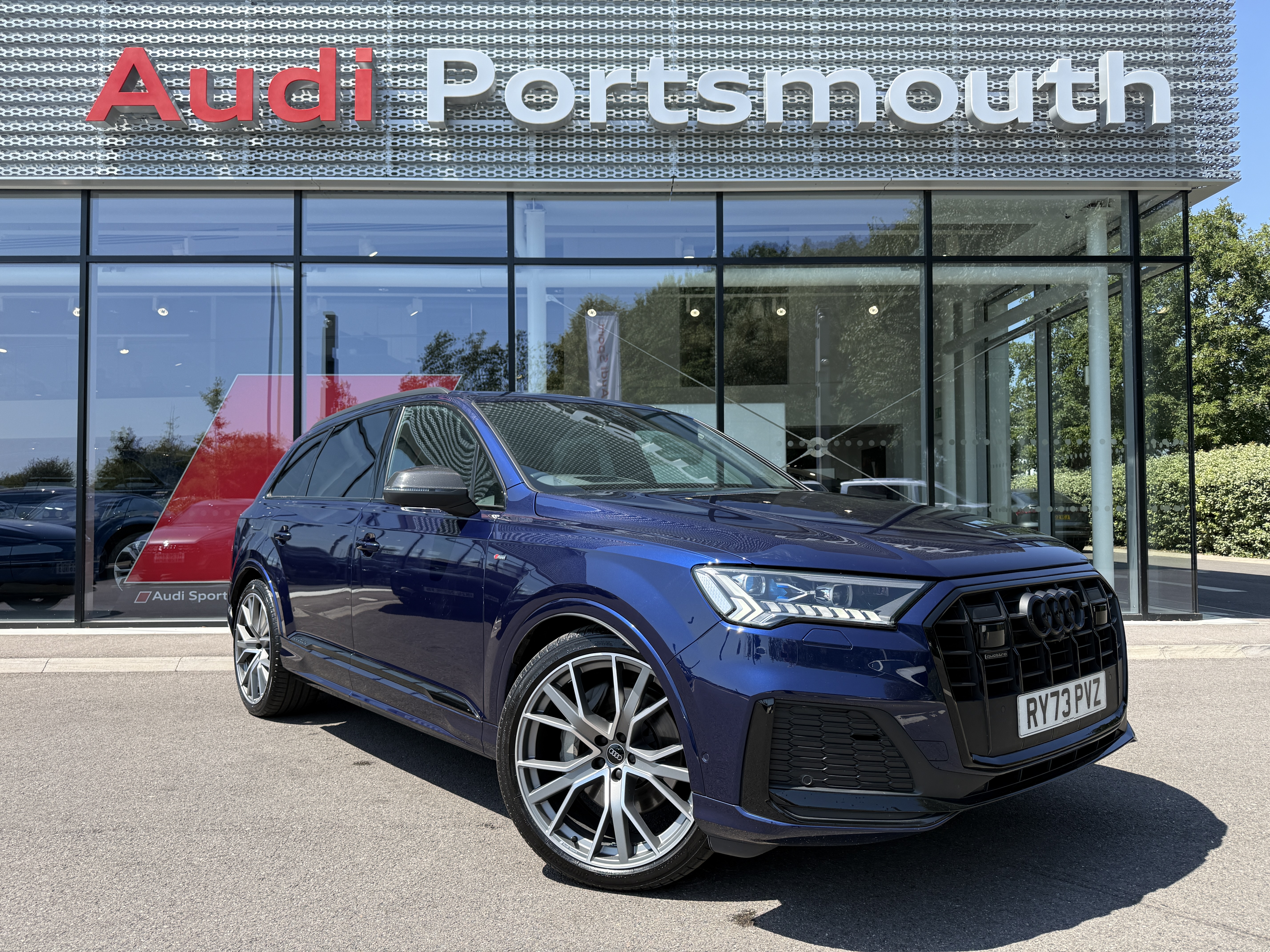 Main listing image - Audi Q7