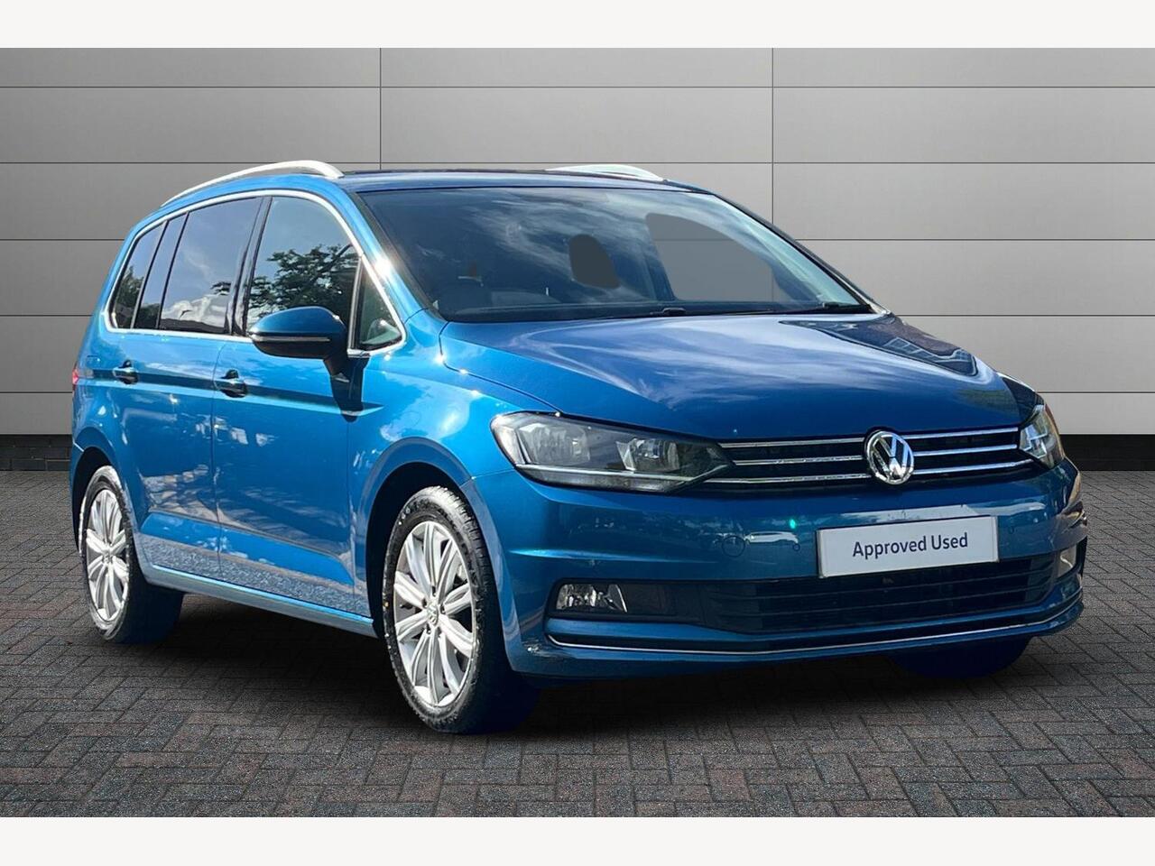 Main listing image - Volkswagen Touran