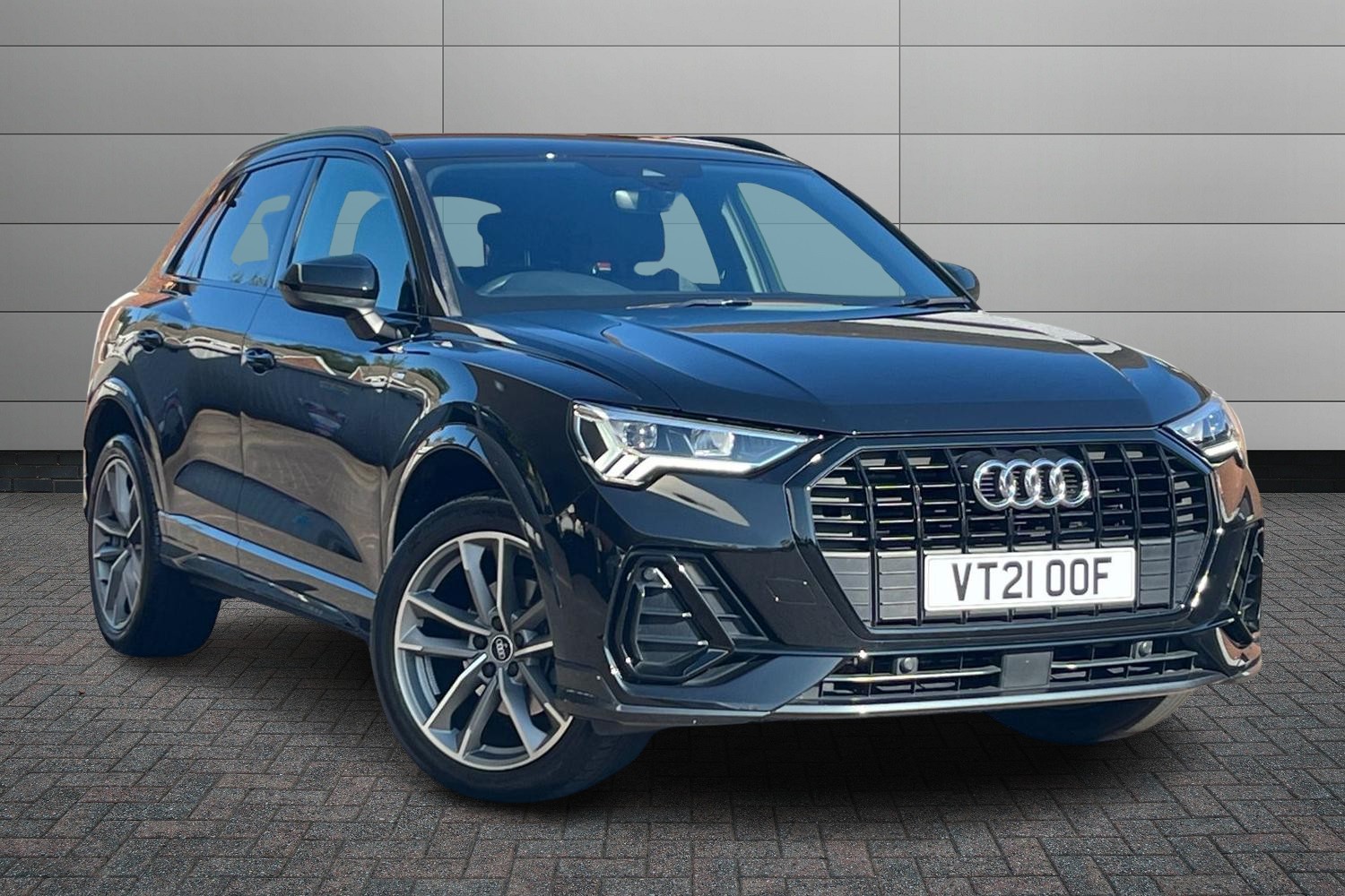 Main listing image - Audi Q3