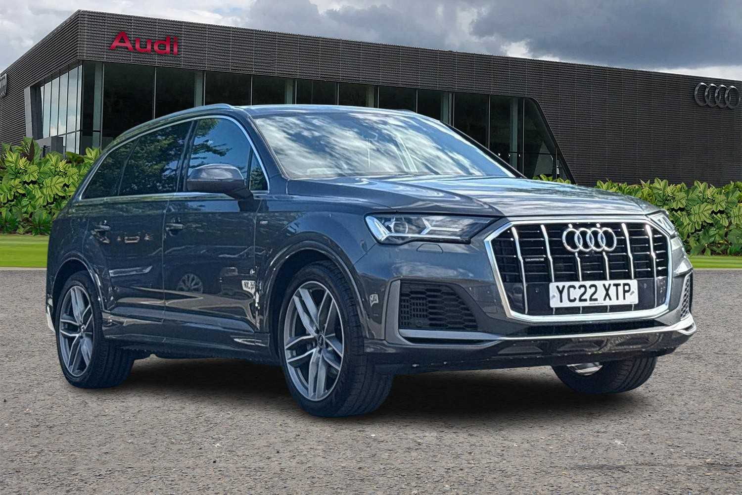 Main listing image - Audi Q7