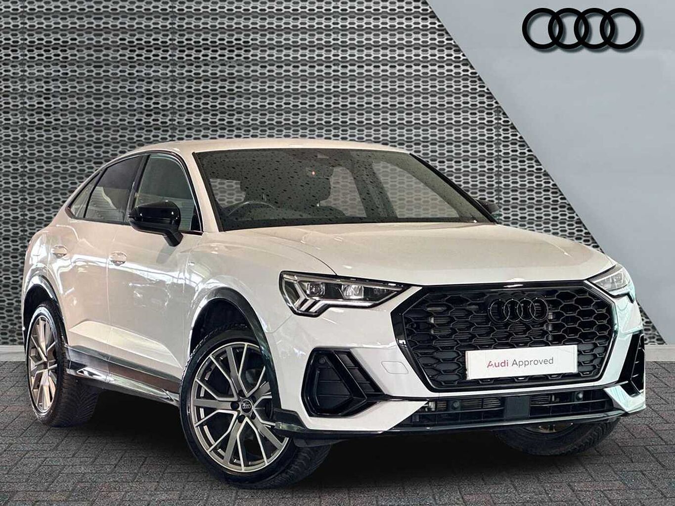 Main listing image - Audi Q3