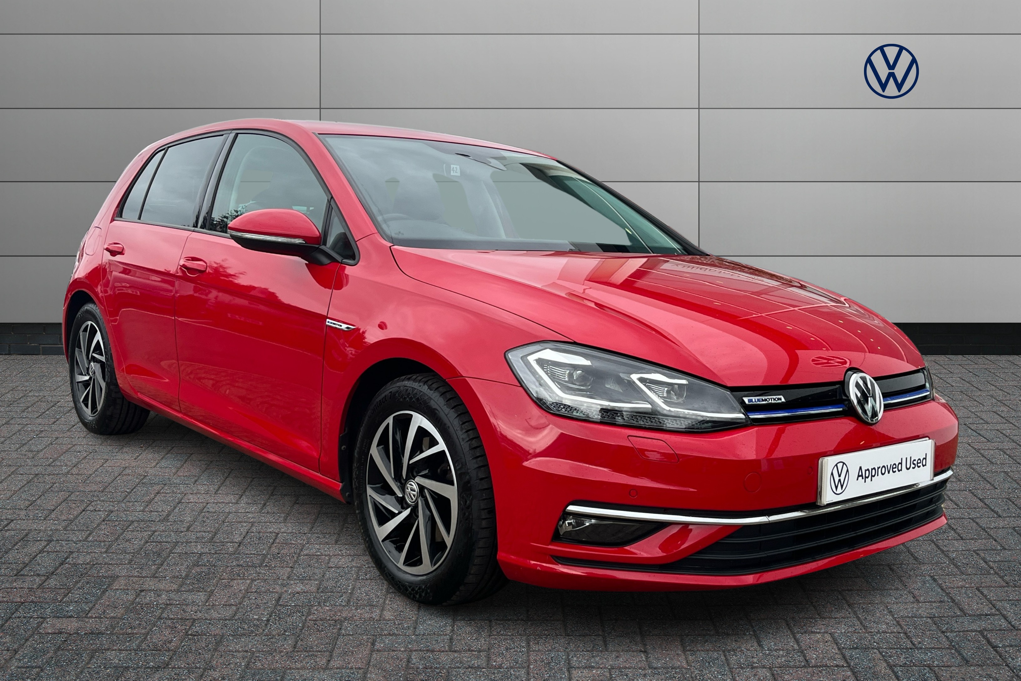 Main listing image - Volkswagen Golf