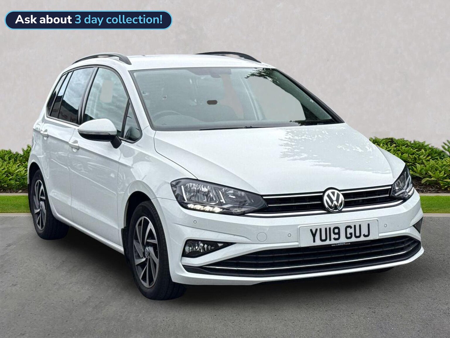 Main listing image - Volkswagen Golf SV