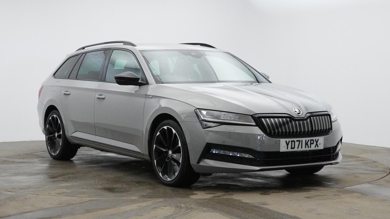 Main listing image - Skoda Superb Estate