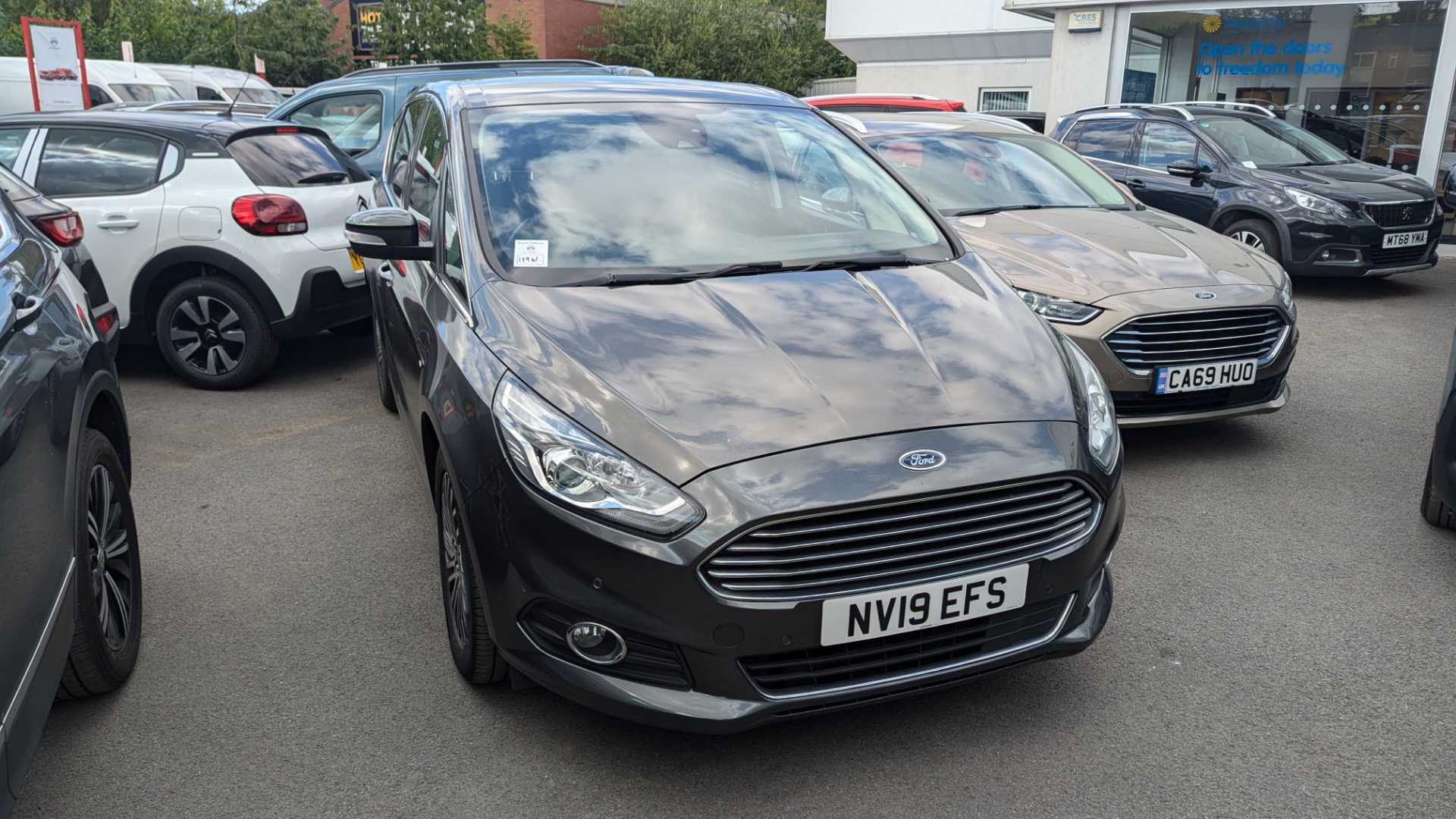 Main listing image - Ford S-MAX