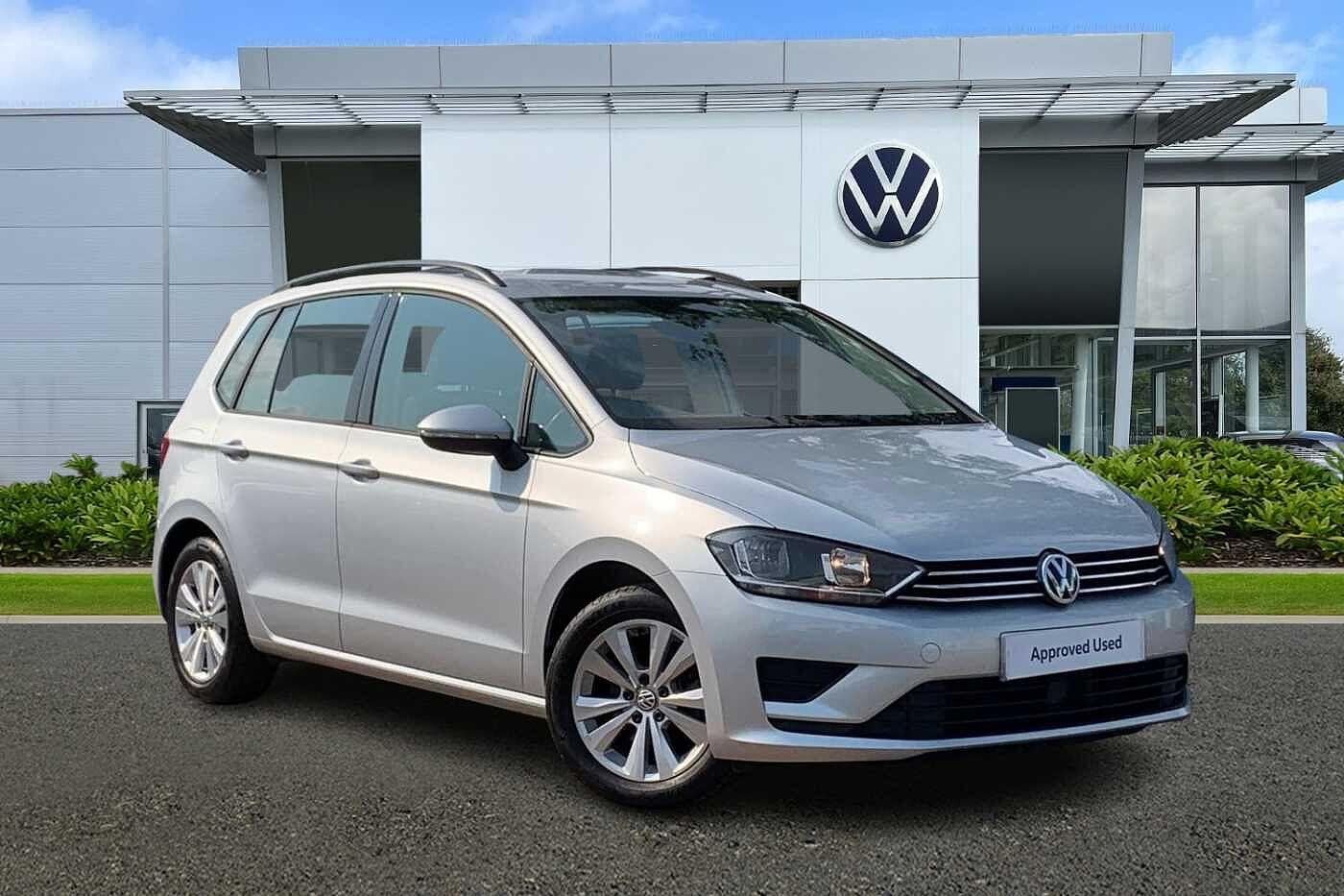 Main listing image - Volkswagen Golf SV