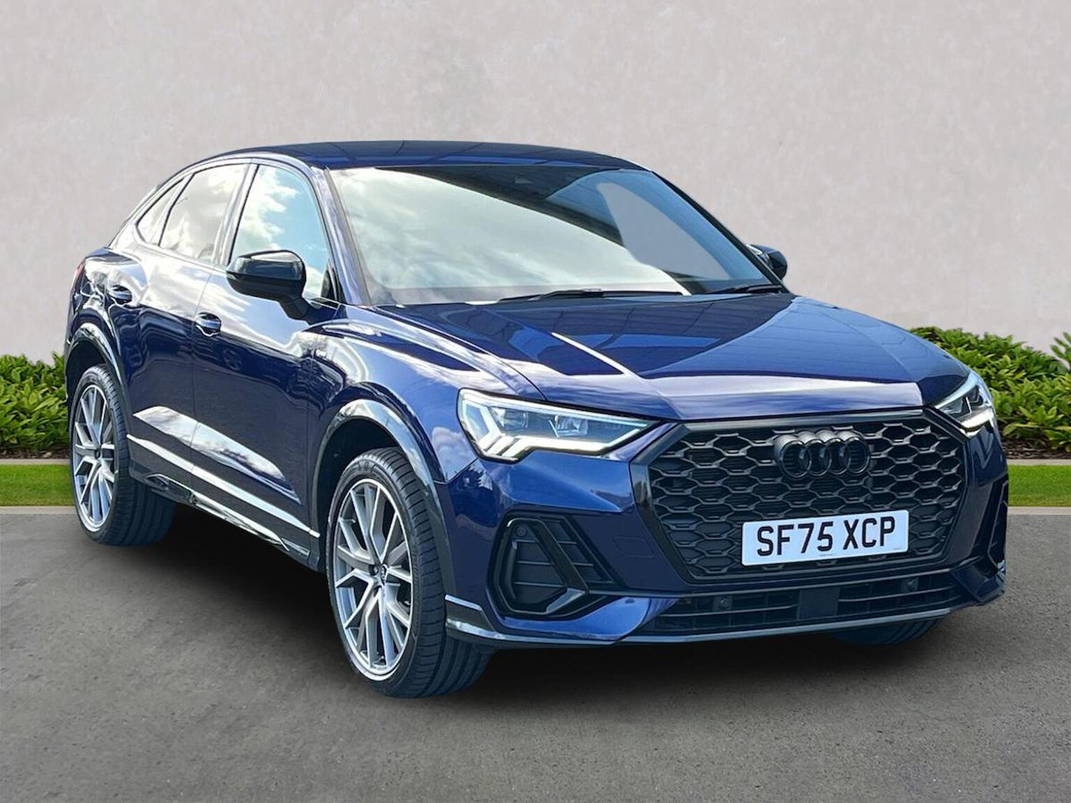 Main listing image - Audi Q3
