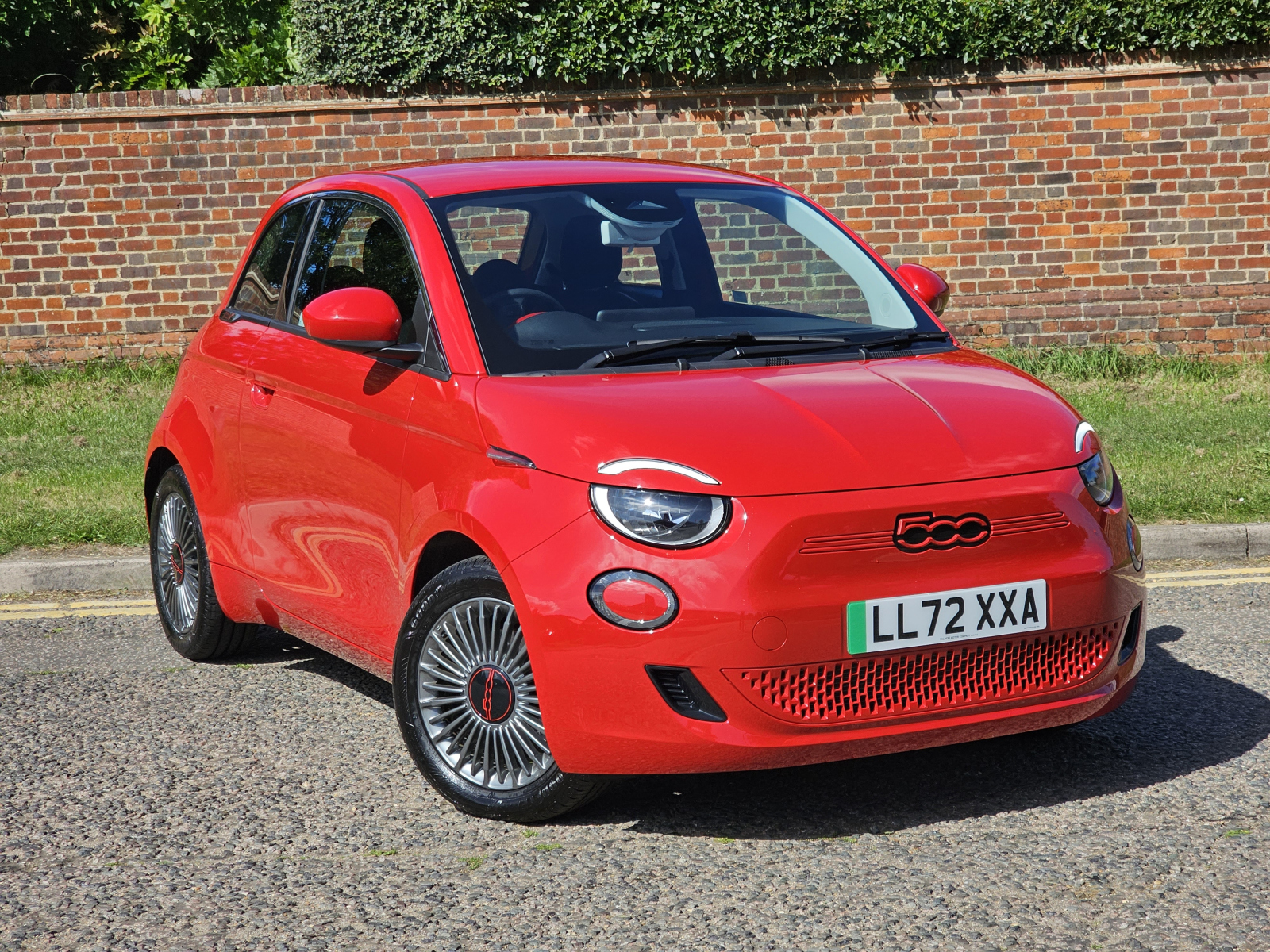 Main listing image - Fiat 500 Electric