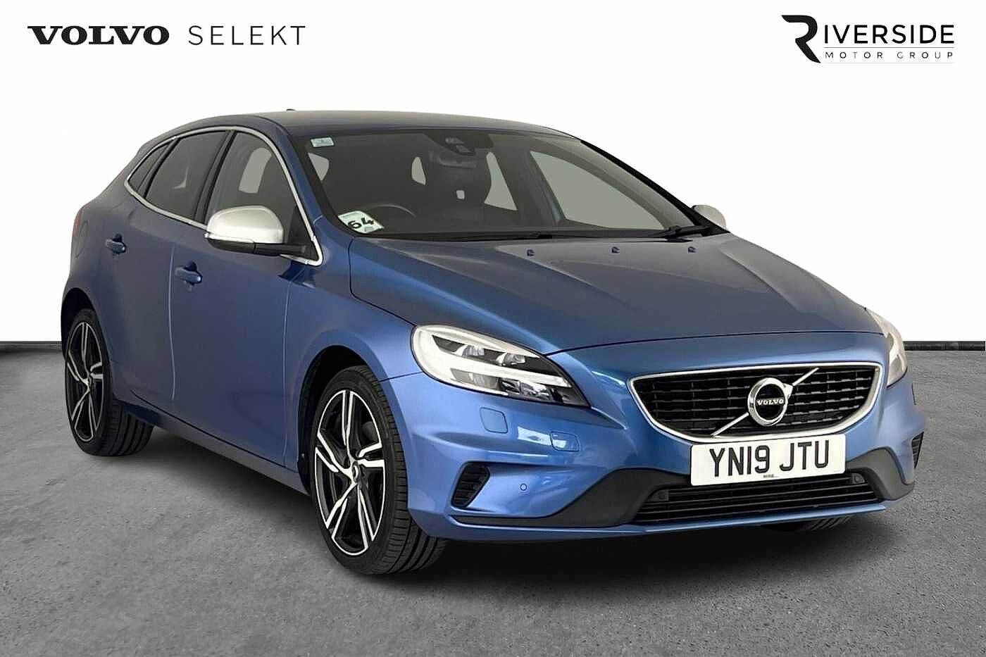 Main listing image - Volvo V40