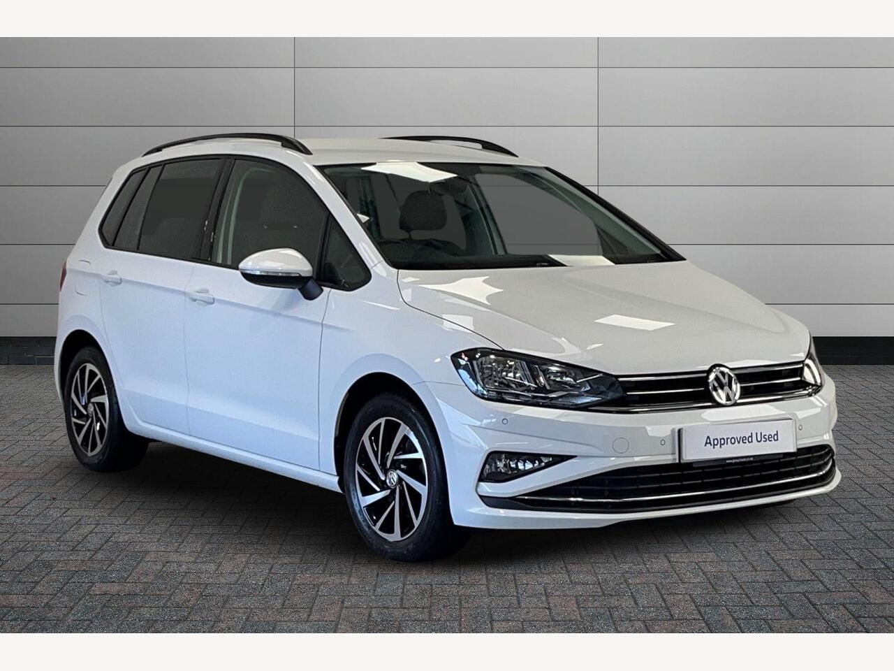 Main listing image - Volkswagen Golf SV