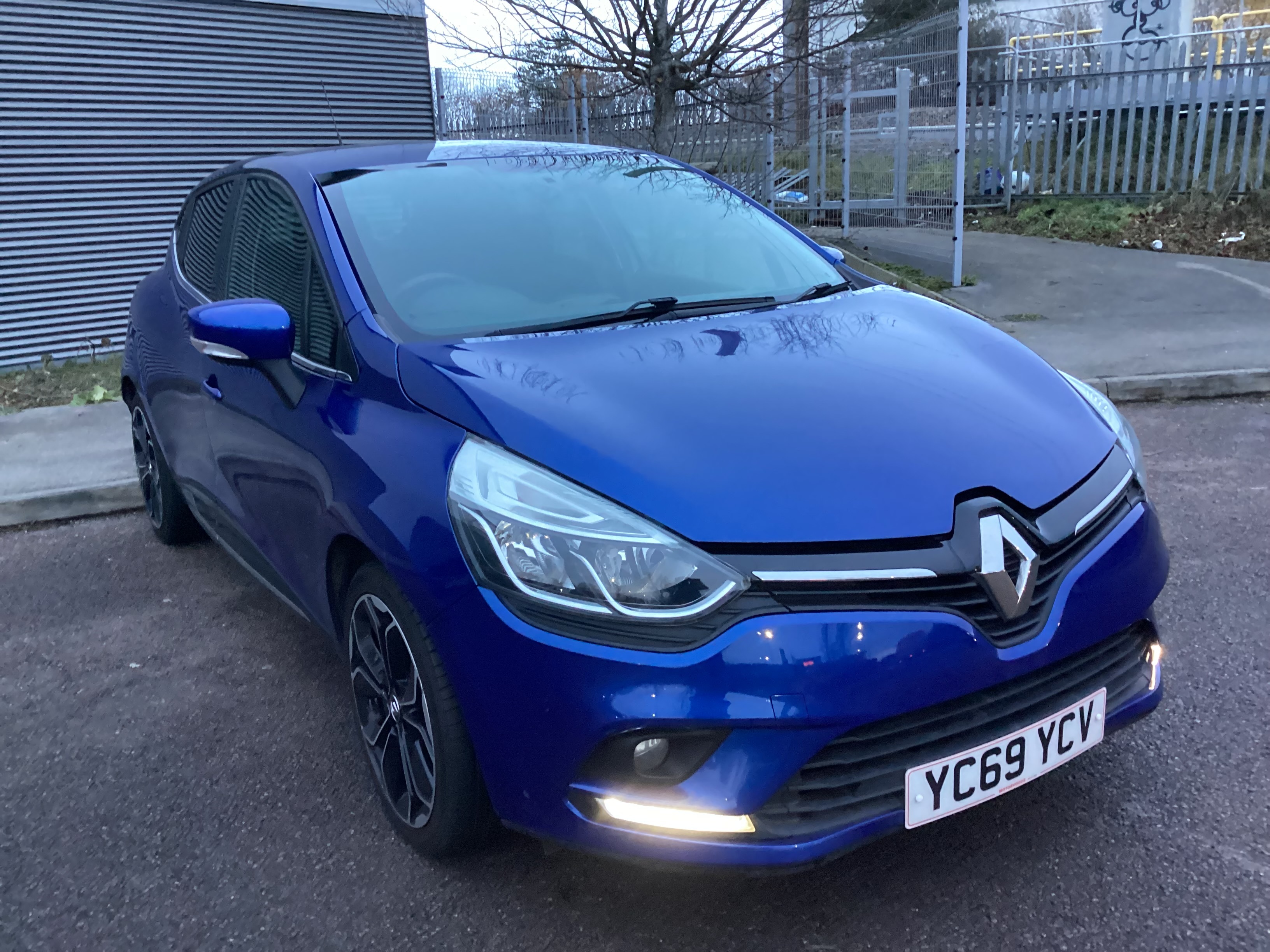 Main listing image - Renault Clio