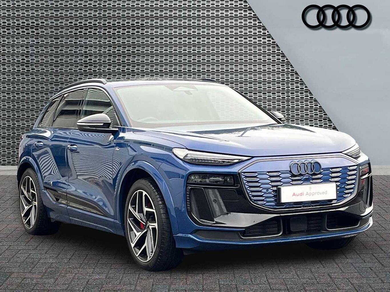 Main listing image - Audi Q6