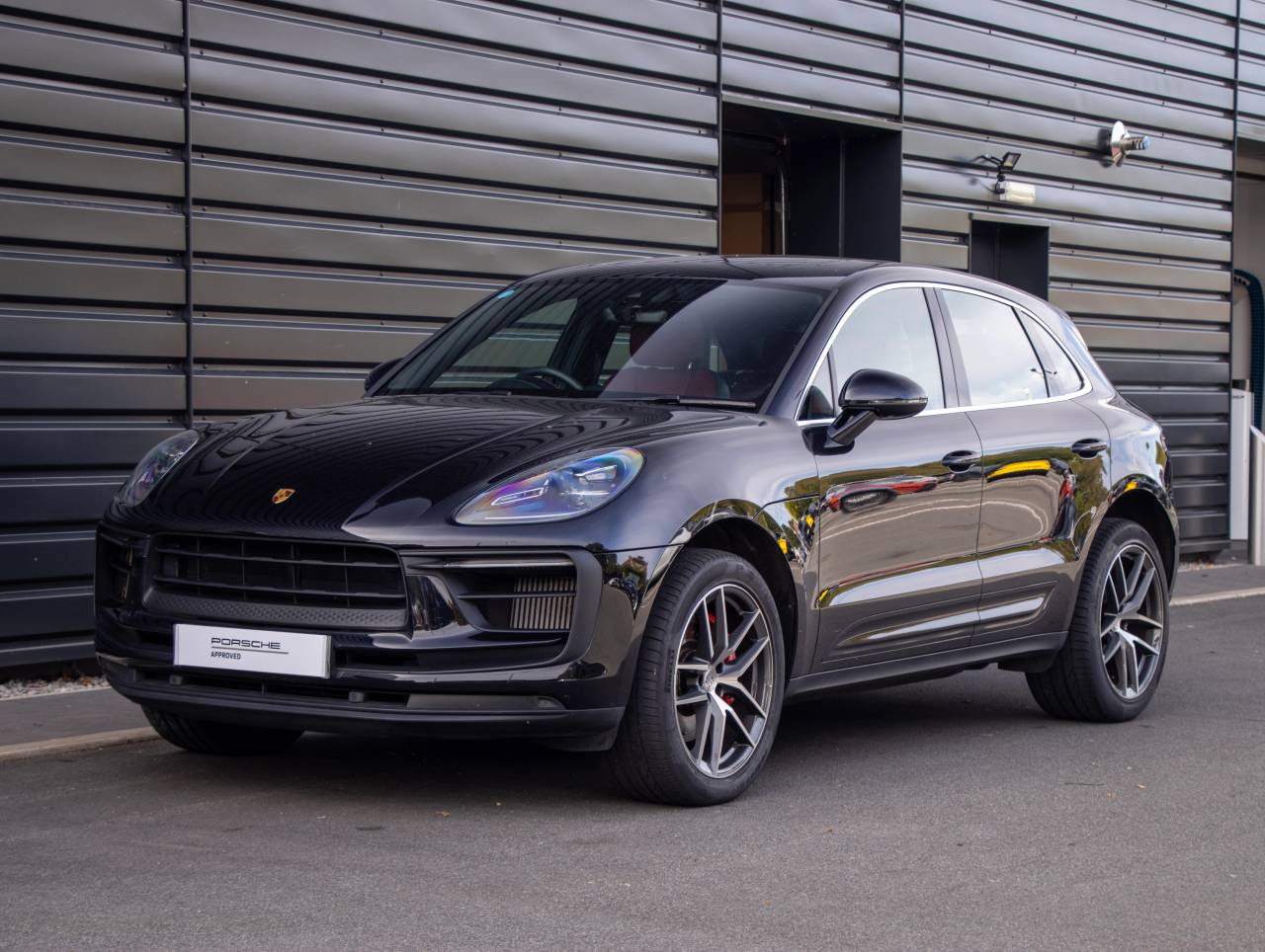 Main listing image - Porsche Macan