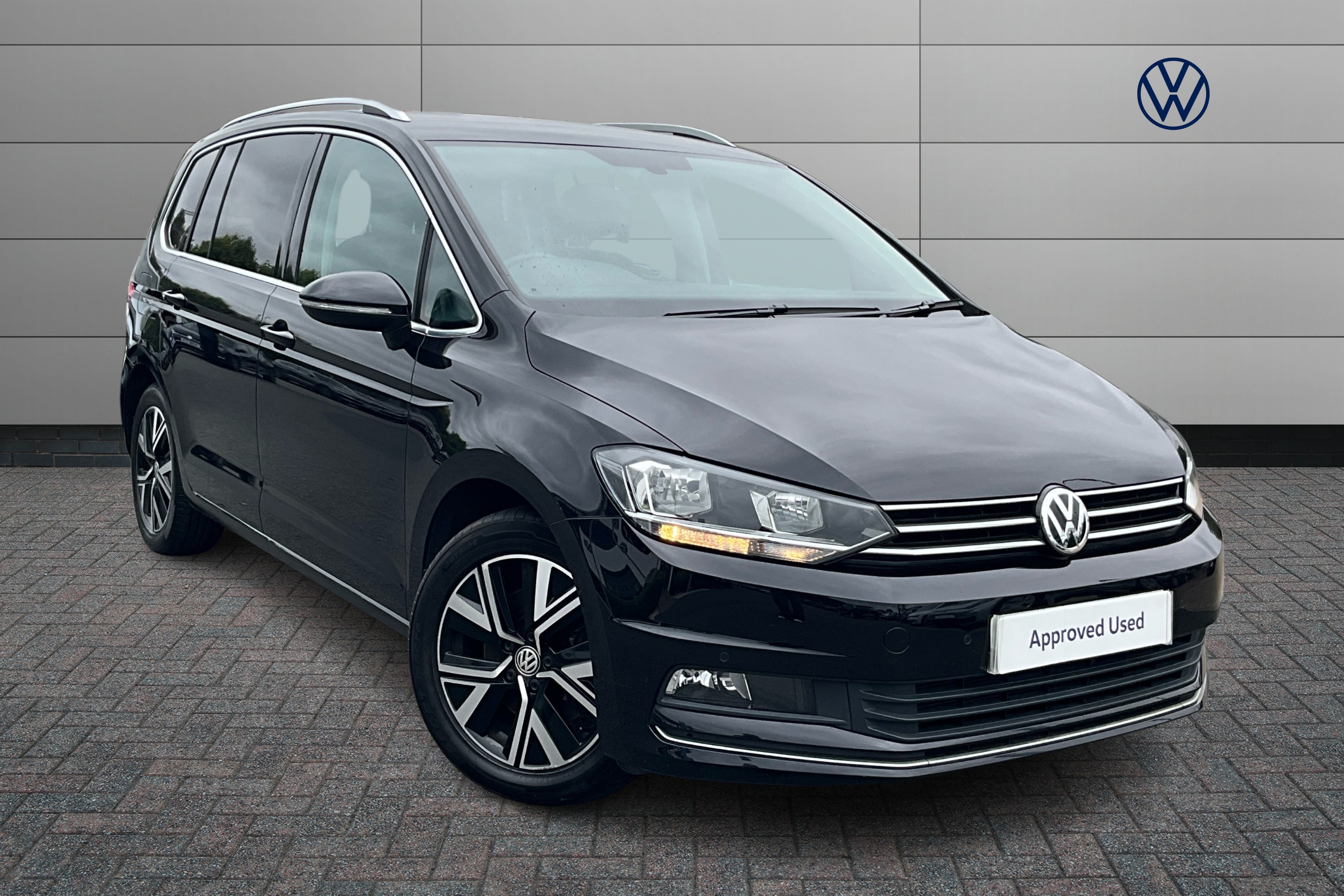 Main listing image - Volkswagen Touran