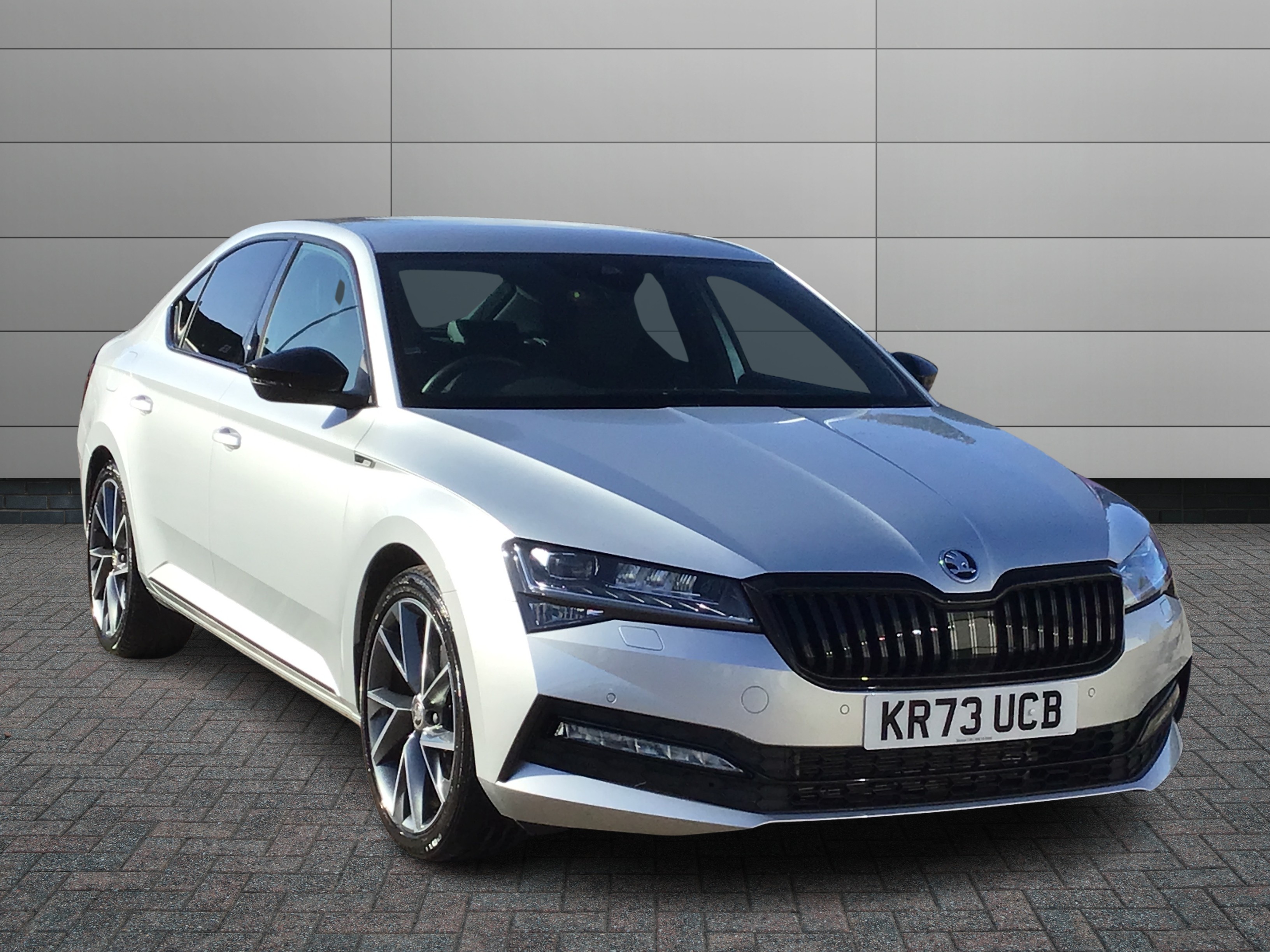 Main listing image - Skoda Superb