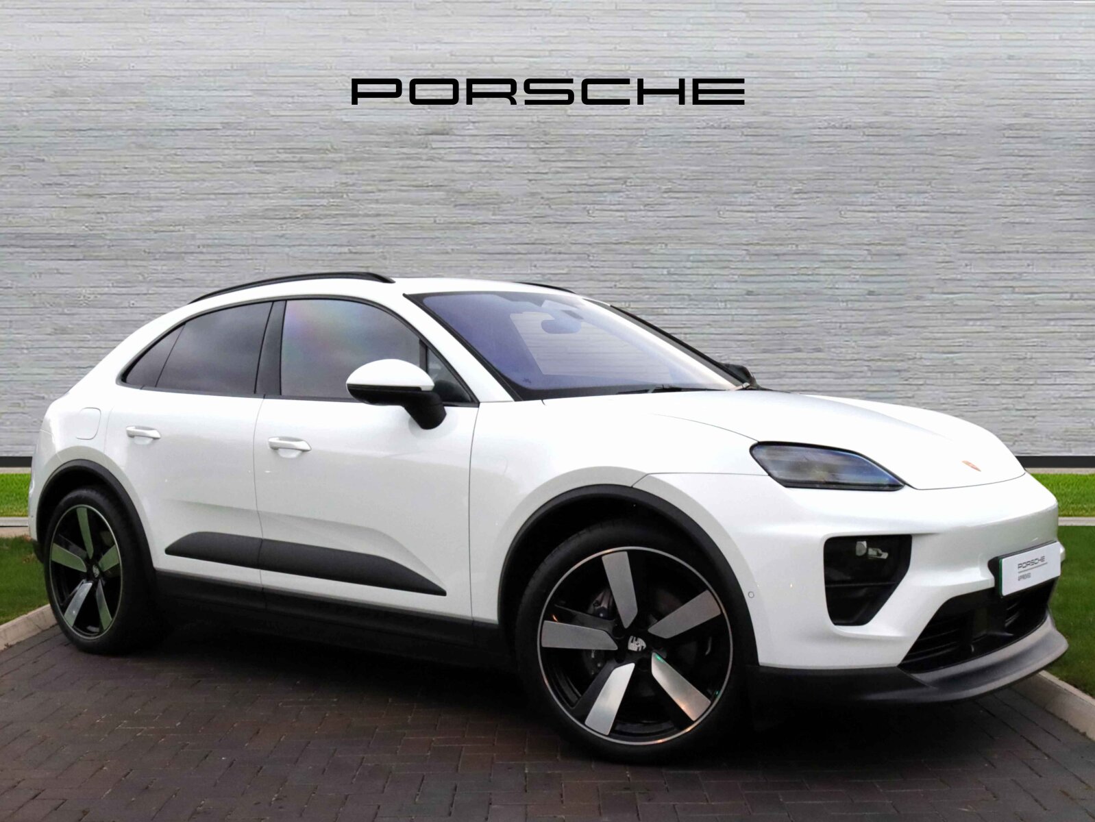 Main listing image - Porsche Macan