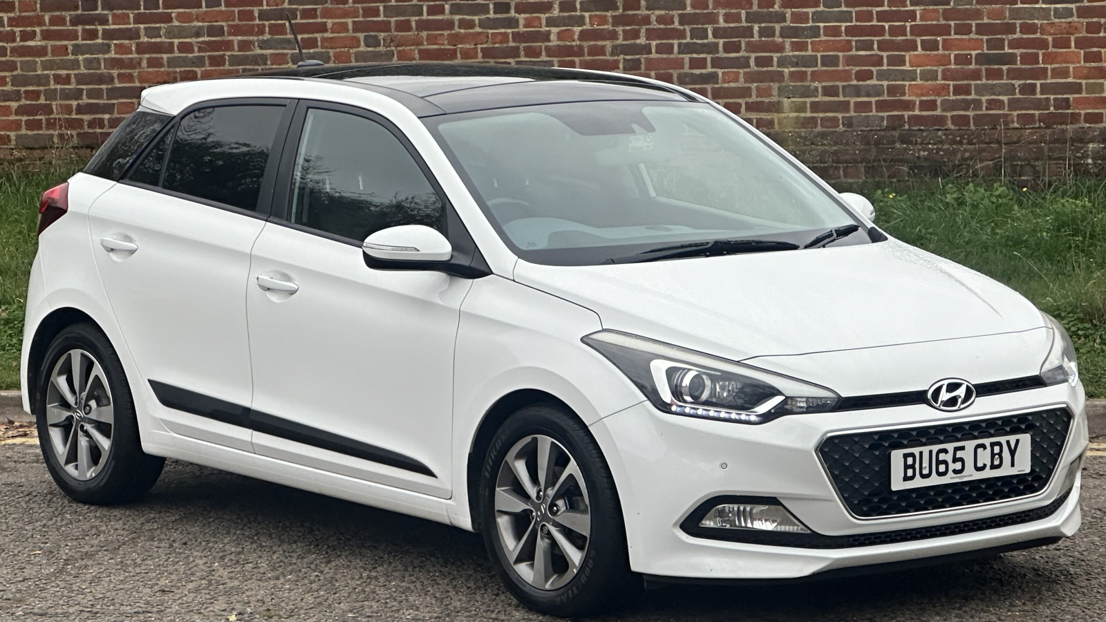 Main listing image - Hyundai i20