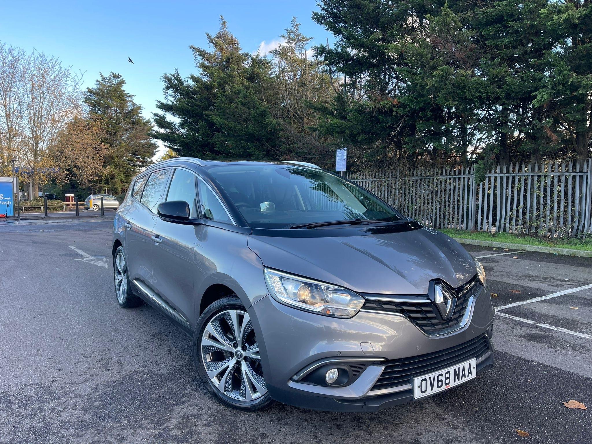 Main listing image - Renault Grand Scenic