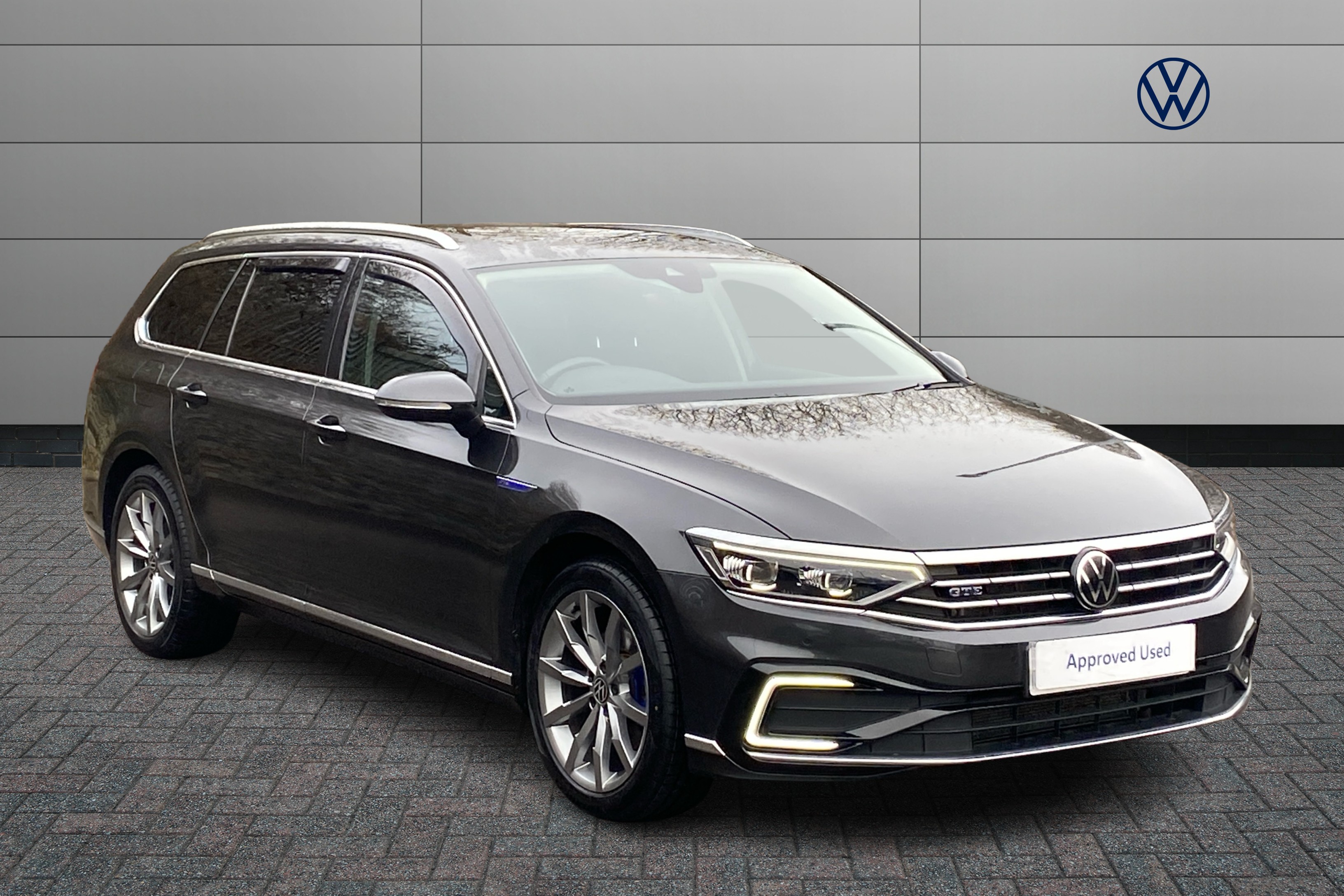 Main listing image - Volkswagen Passat GTE