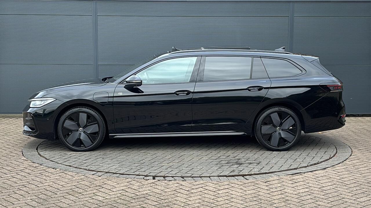 Main listing image - Volkswagen Passat