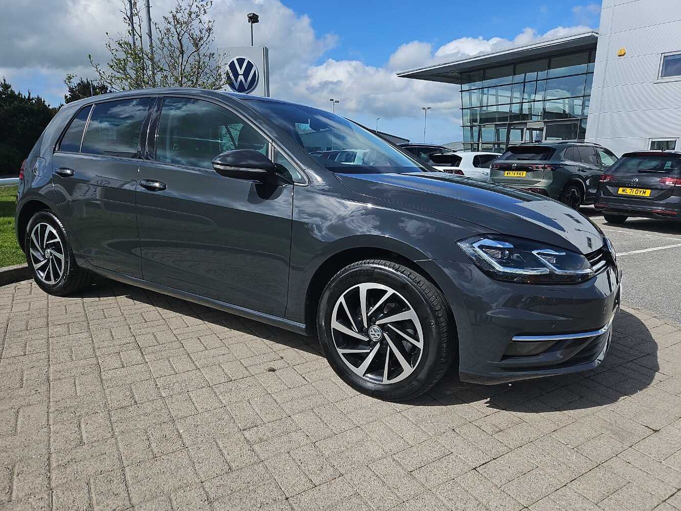 Main listing image - Volkswagen Golf