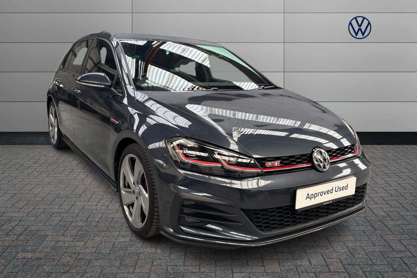 Main listing image - Volkswagen Golf