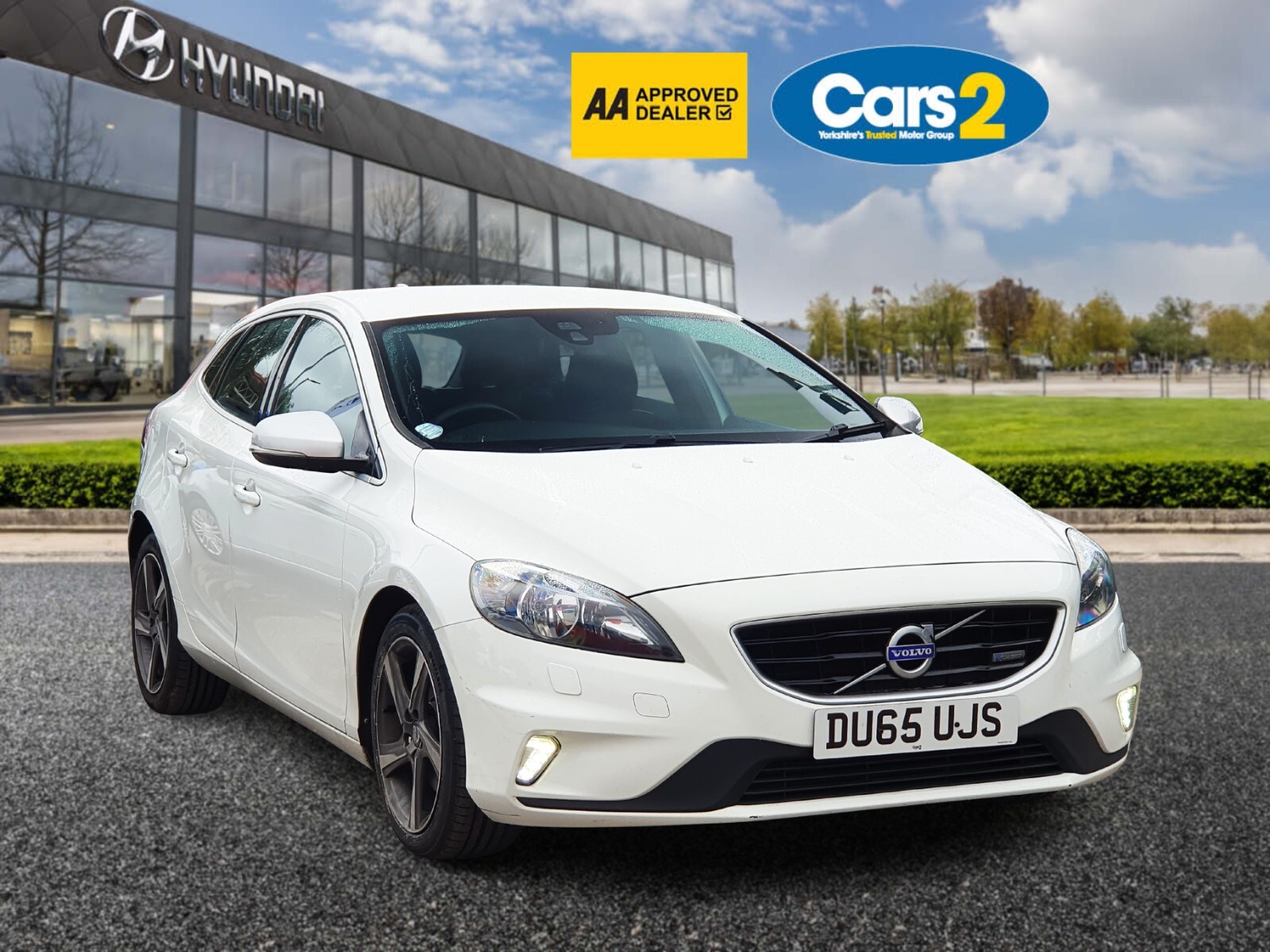 Main listing image - Volvo V40
