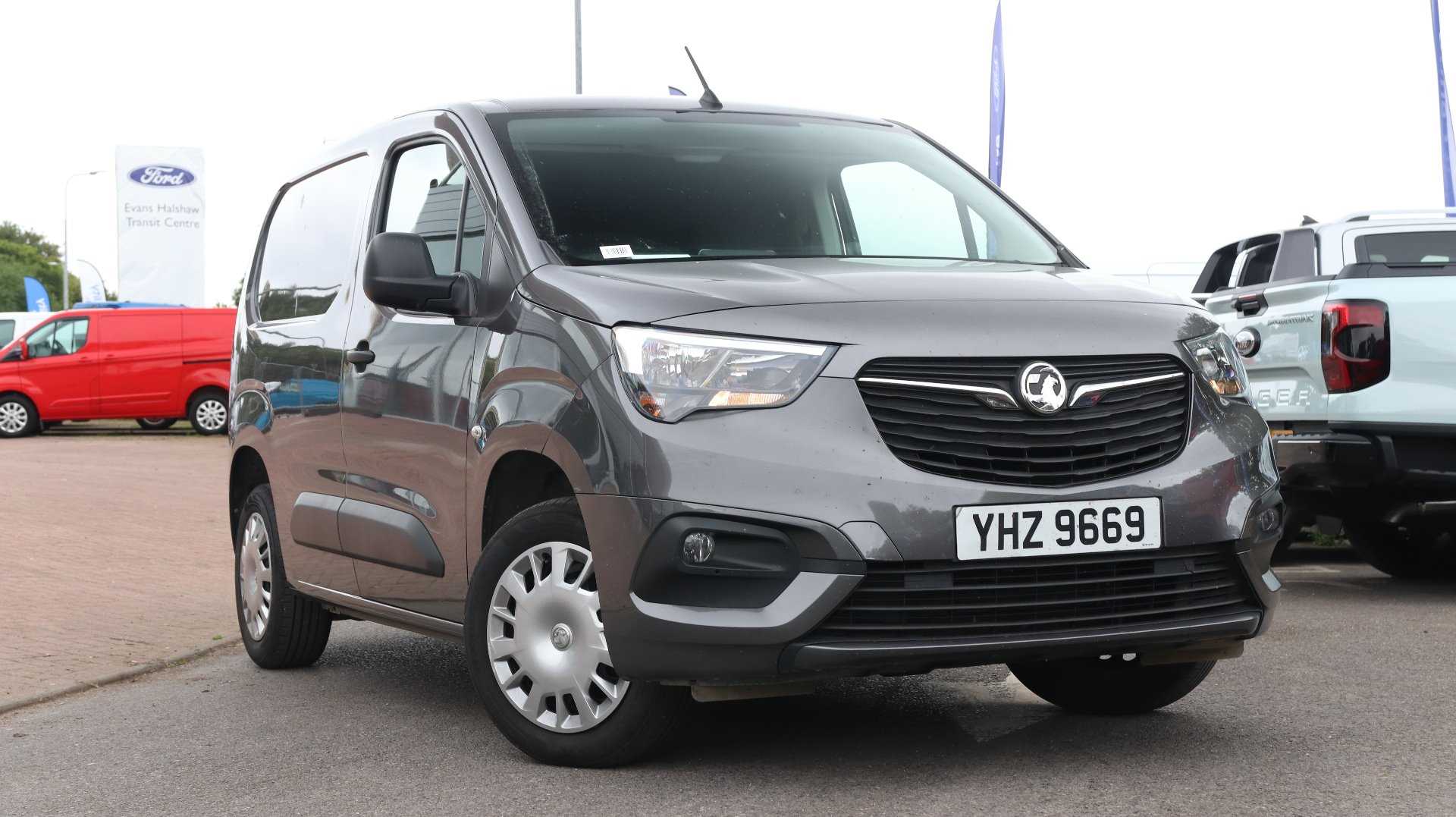 Main listing image - Vauxhall Combo Cargo