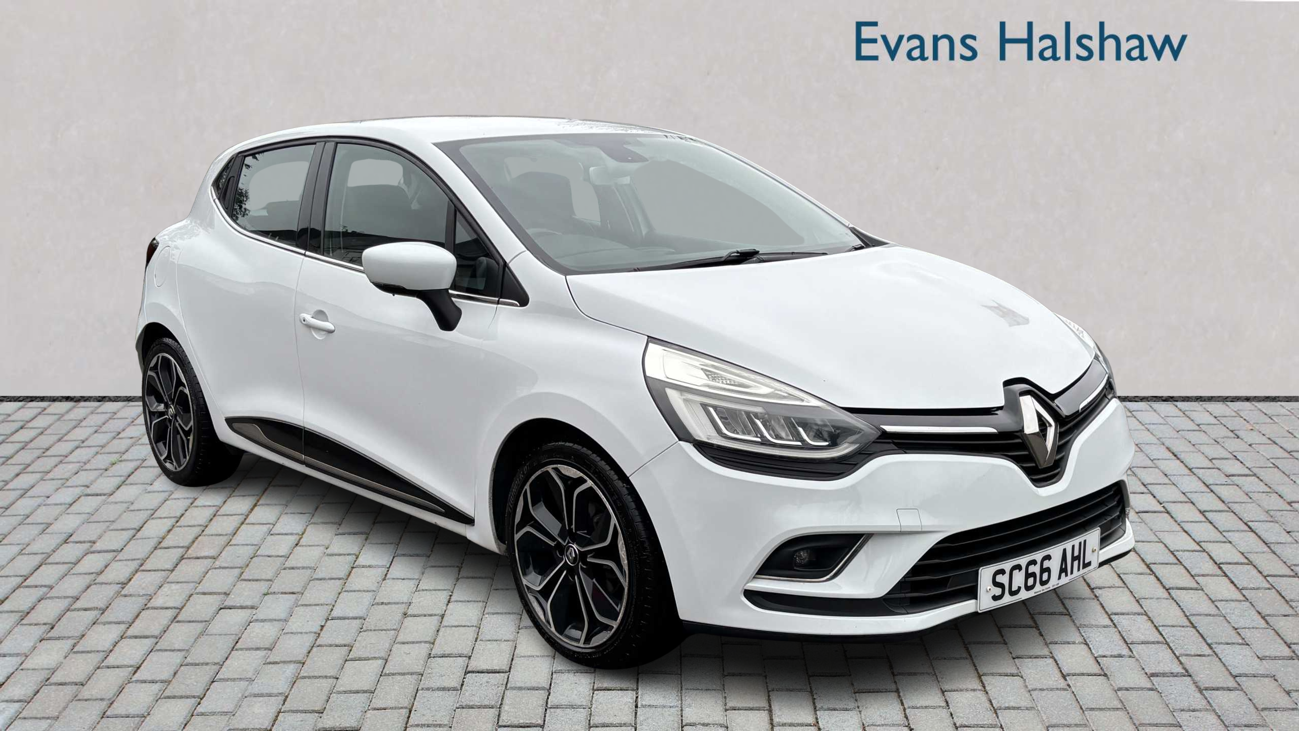 Main listing image - Renault Clio