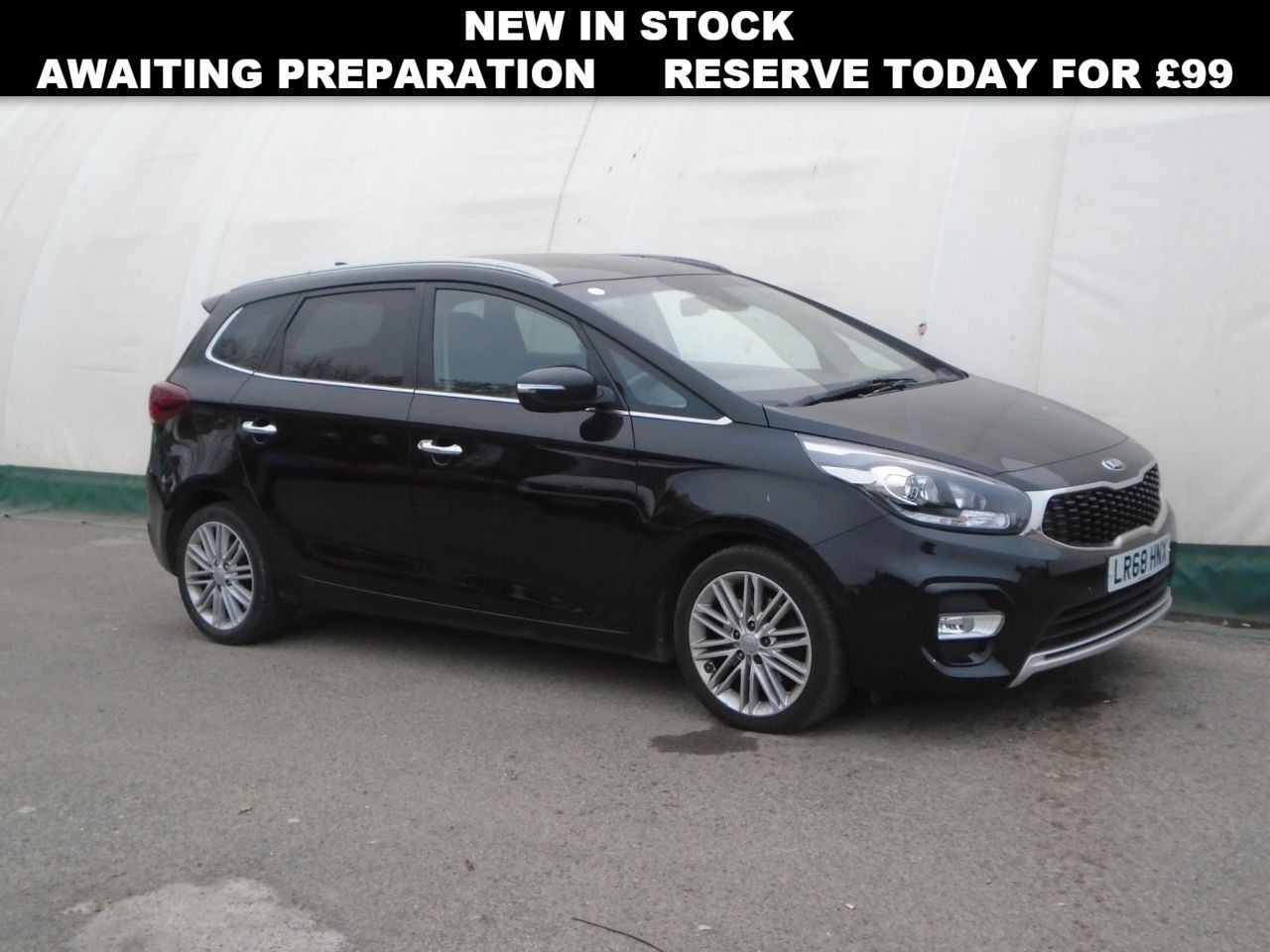 Main listing image - Kia Carens