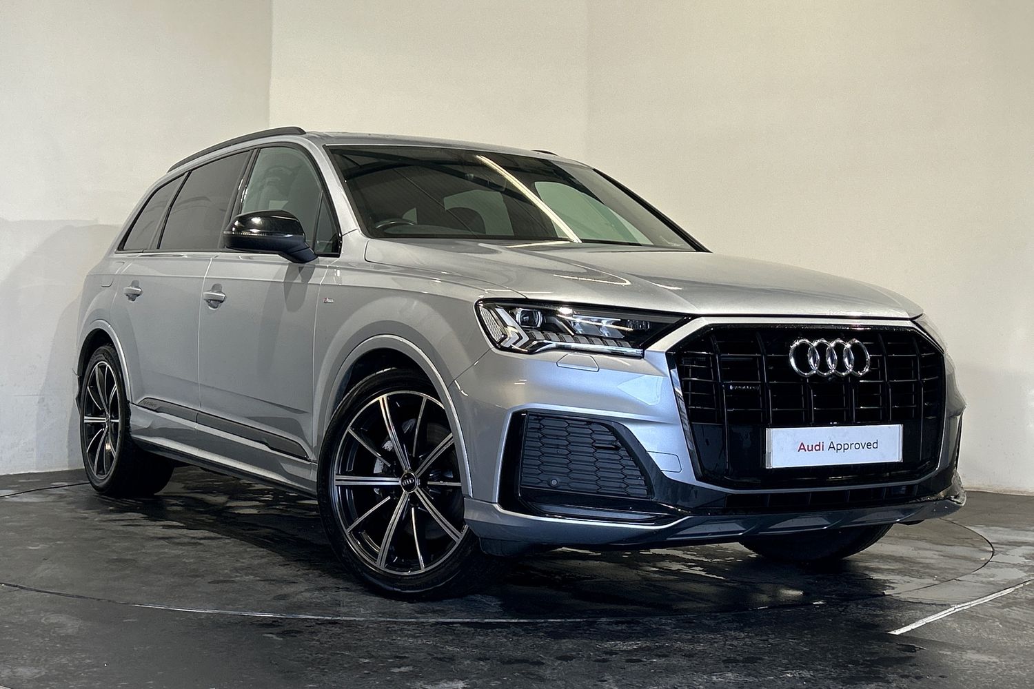 Main listing image - Audi Q7