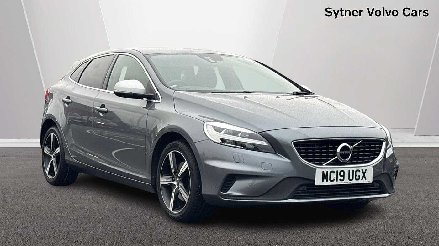 Main listing image - Volvo V40