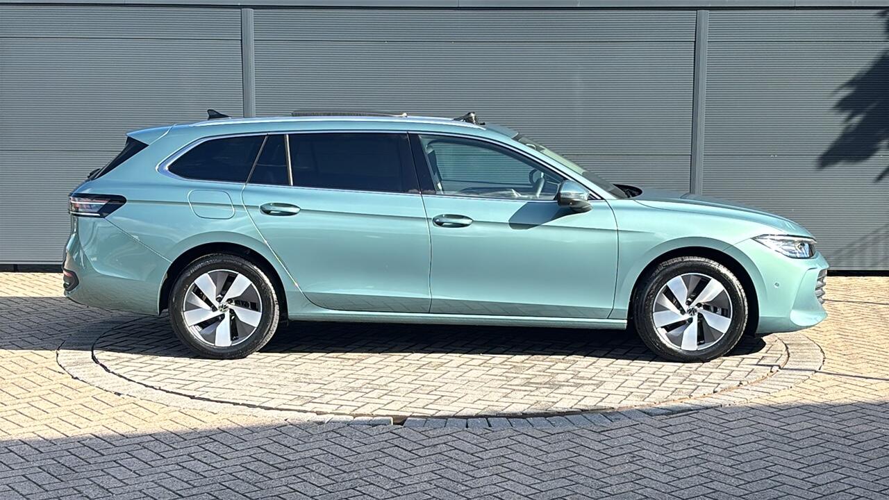 Main listing image - Volkswagen Passat