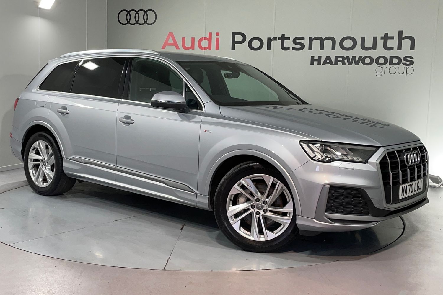 Main listing image - Audi Q7