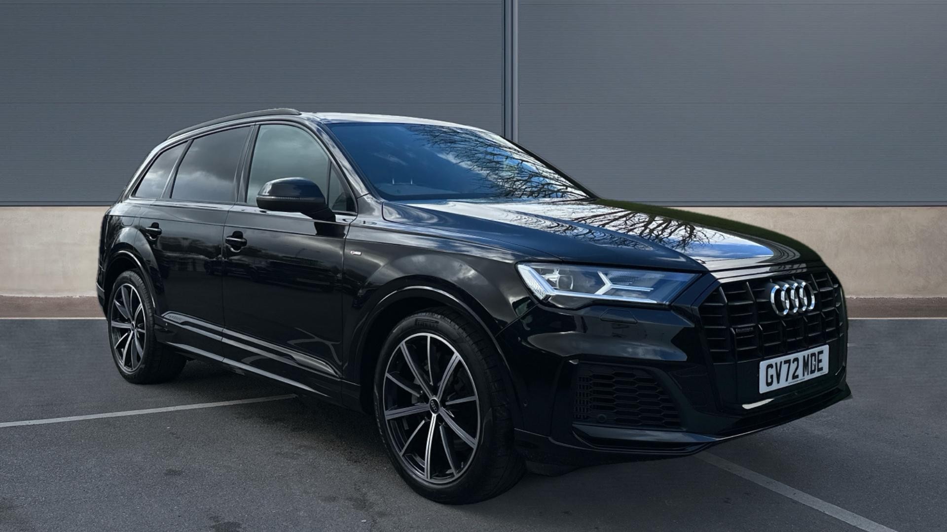 Main listing image - Audi Q7