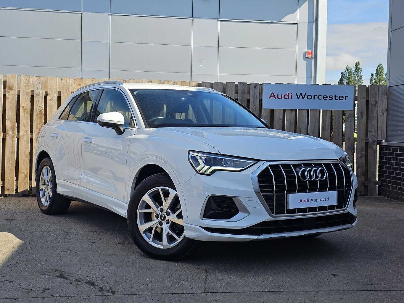 Main listing image - Audi Q3