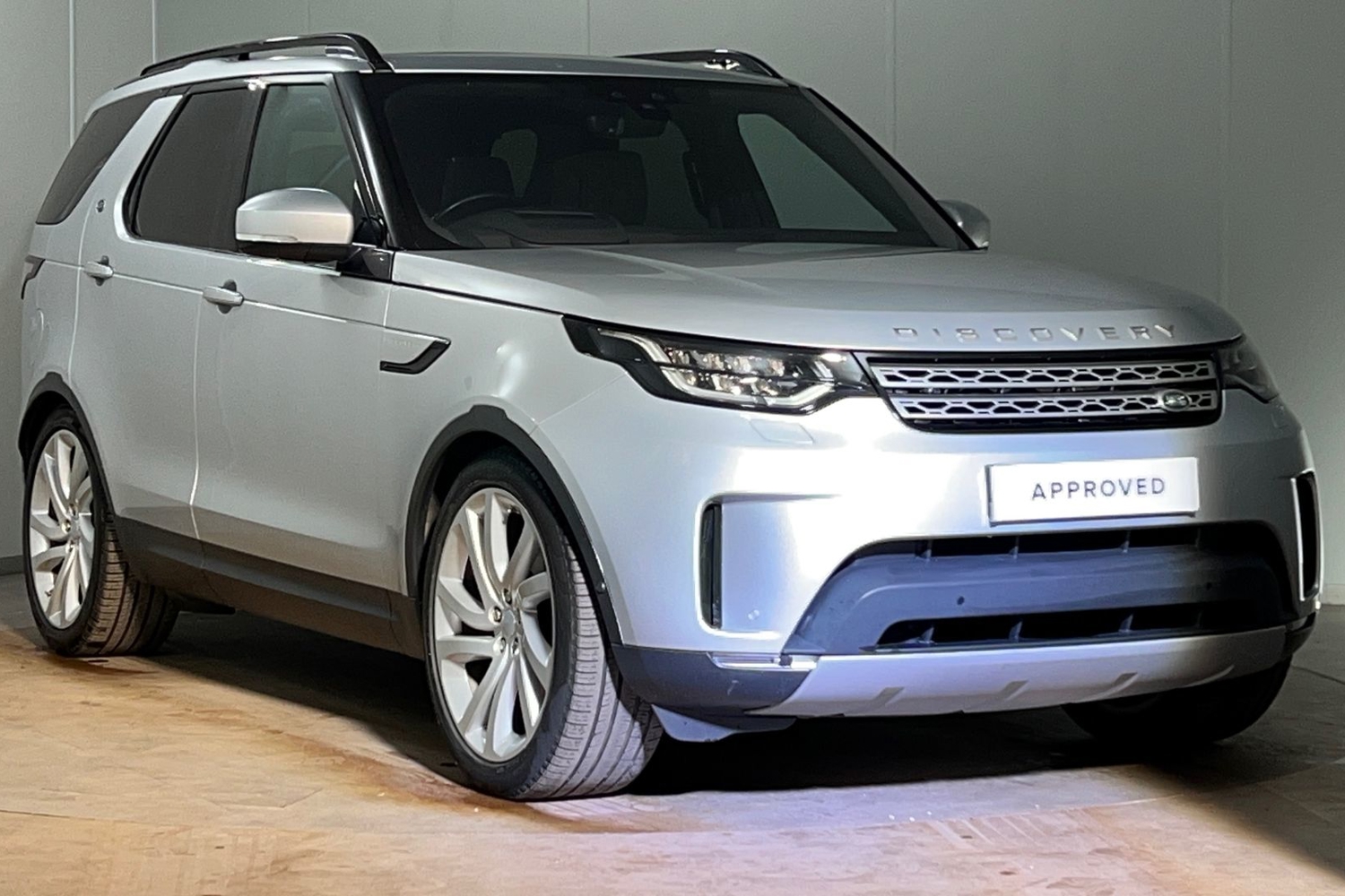 Main listing image - Land Rover Discovery