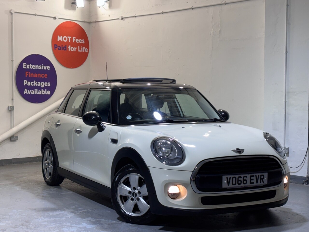 Main listing image - MINI Hatchback 5dr