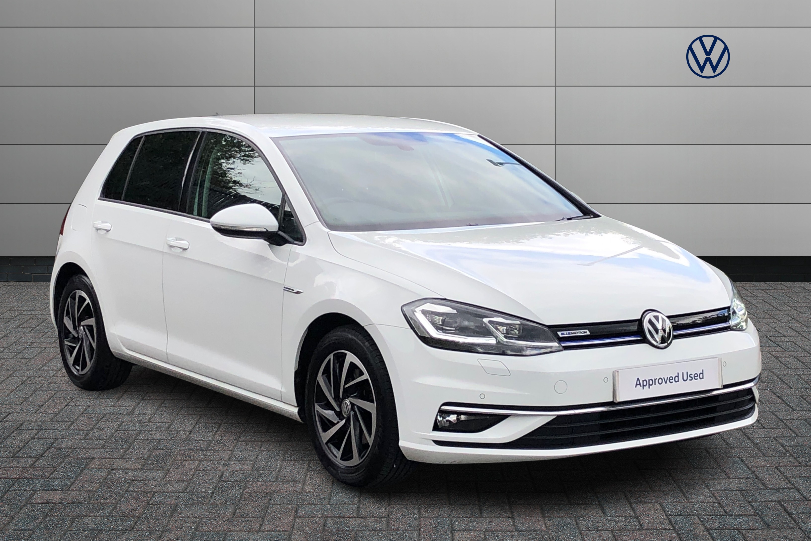 Main listing image - Volkswagen Golf