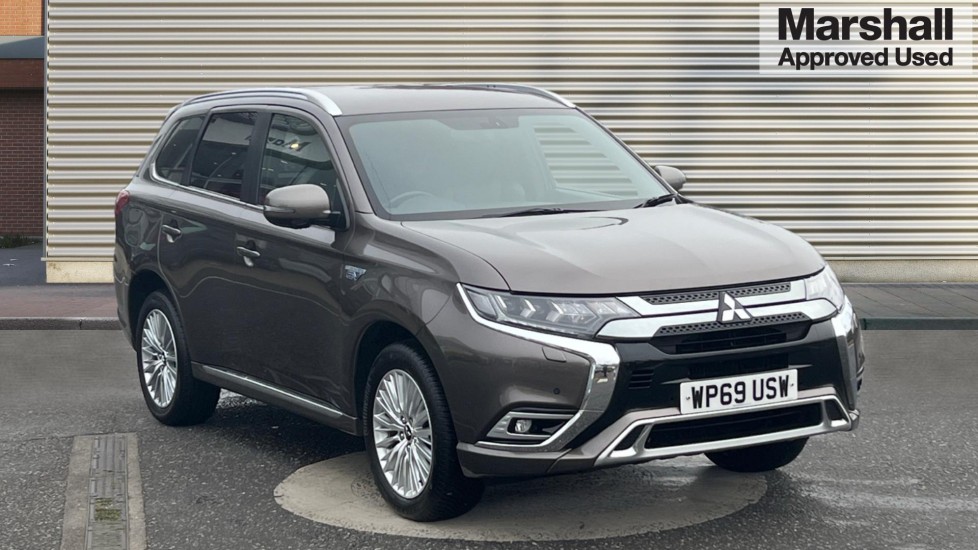 Main listing image - Mitsubishi Outlander