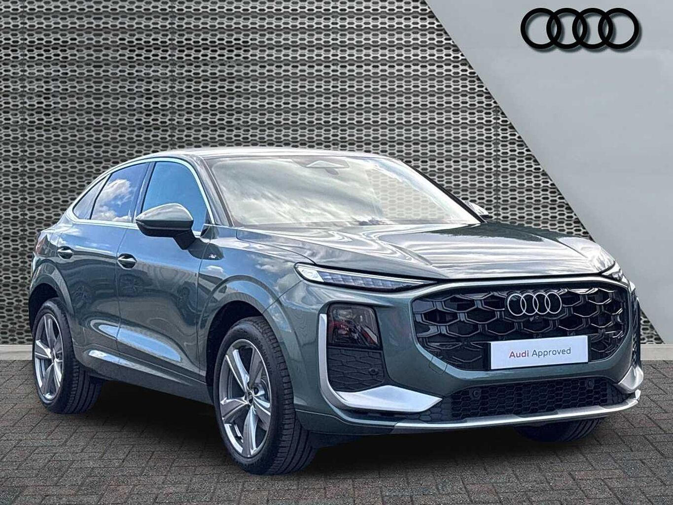 Main listing image - Audi Q3