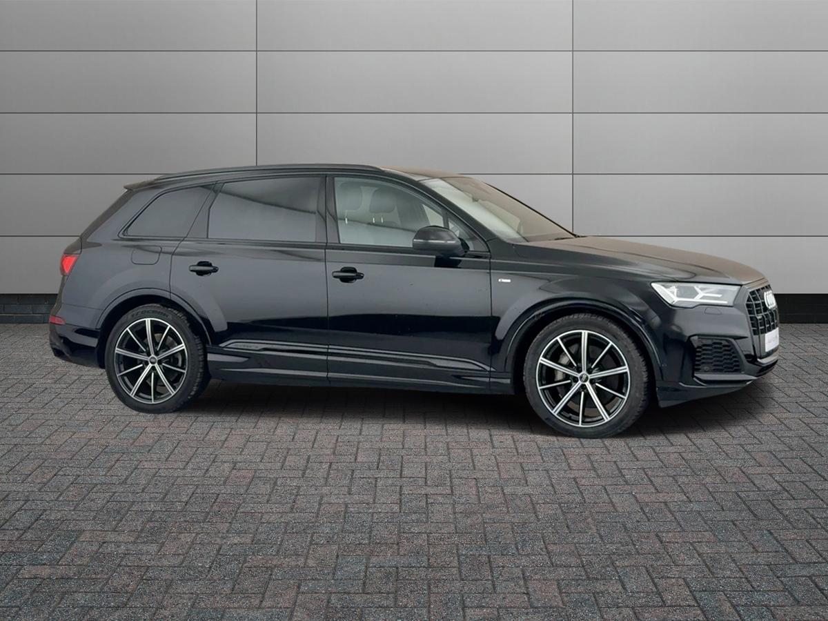 Main listing image - Audi Q7